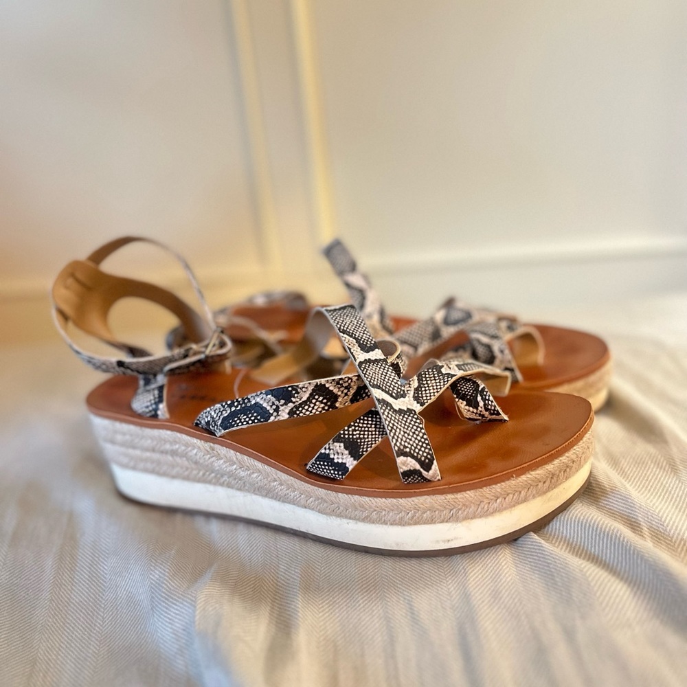 Lucky brand faux leather snake skin platform sandals